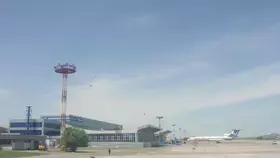 فيديو | اندلاع حريق كبير بمطار مينيرالني فودي الروسي