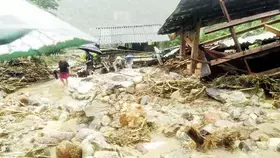 فيتنام.. مقتل ثلاثة أطفال جراء انزلاق تربة بعد أمطار غزيرة