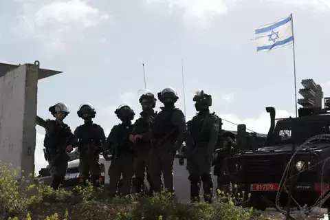 في إسرائيل.. الساسة يتنازعون والجنود غاضبون