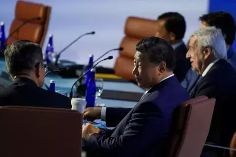 الرئيس الصيني يجتمع بمسؤولين تنفيذيين أمريكيين في بكين