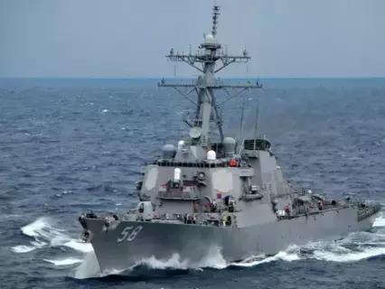 الجيش الأمريكي: دمّرنا 4 مسيّرات حوثية استهدفت سفينة حربية