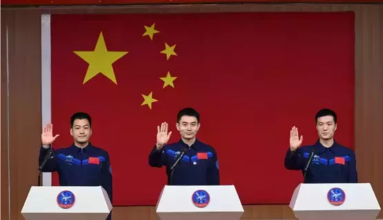 الصين ترسل طاقم «شنتشو-18» لمهمة المحطة الفضائية