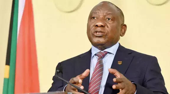 رئيس جنوب إفريقيا يحتفي بإنجازات حزبه بعد ثلاثة عقود في السلطة