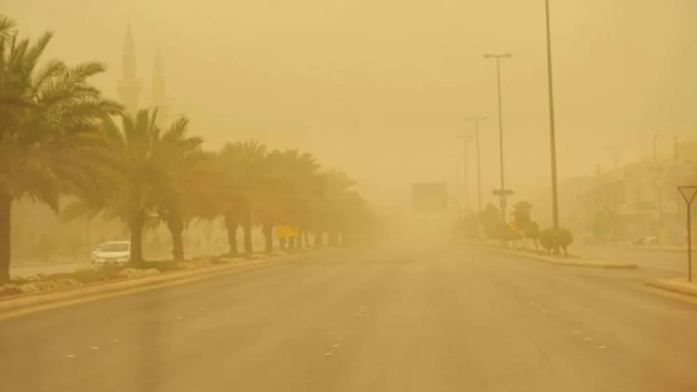 طقس الجمعة.. رياح وأتربة وسحب رعدية ممطرة على هذه المناطق