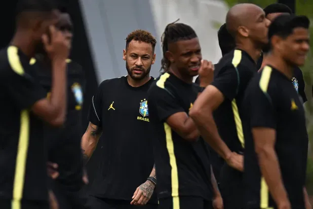 رئيس البرازيل مازحاً: نيمار أول لاعب يعمل «عن بُعد»
