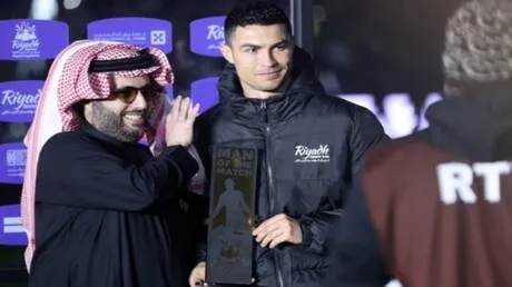 "الجوال مسروق".. تعليق طريف من تركي آل الشيخ على تتويج النصر