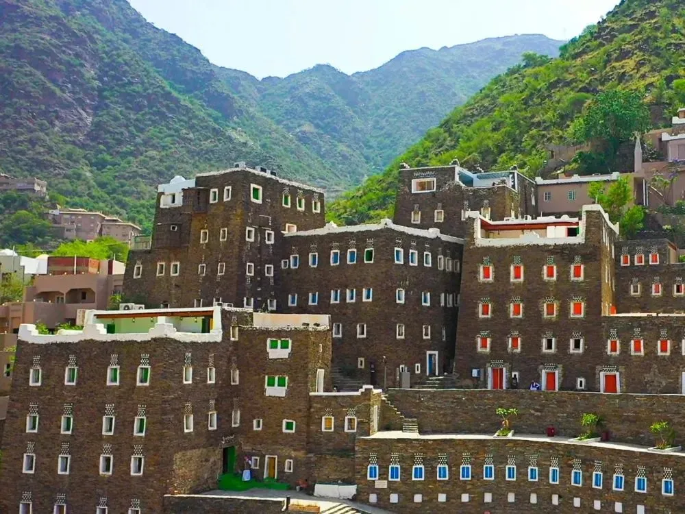 دخول متعدد لعام كامل وإقامة 90 يومًا.. مزايا التأشيرة الإلكترونية السعودية لمقيمي دول الخليج
