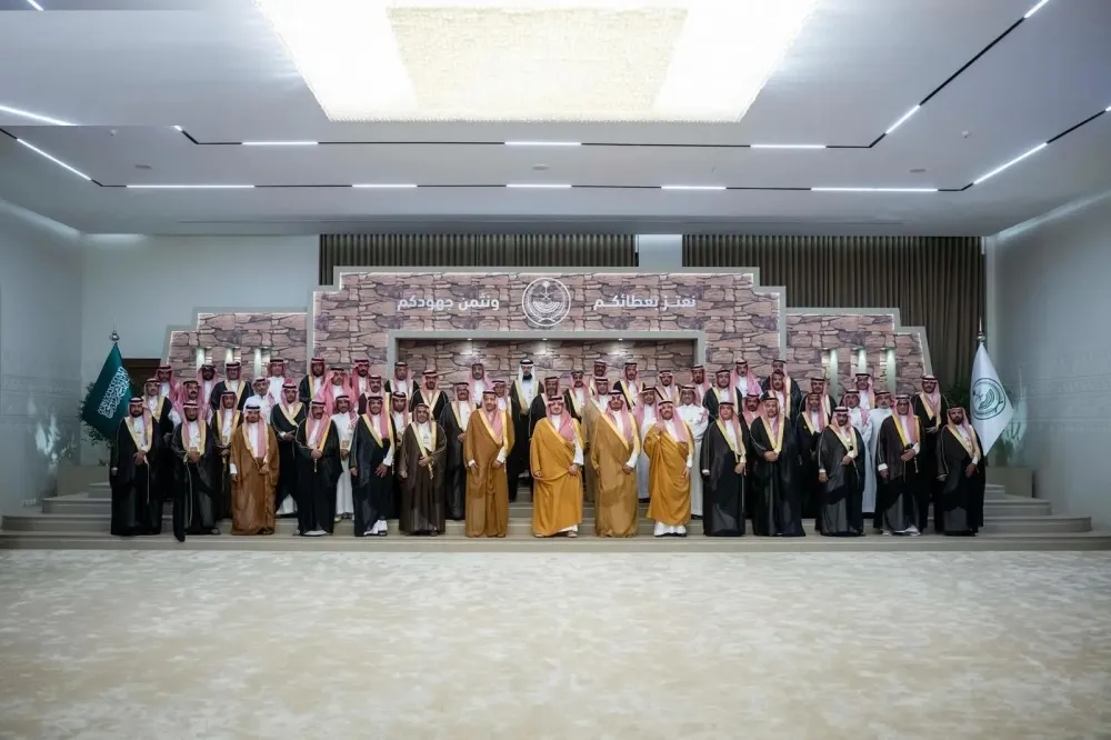 وزير الداخلية يلتقي متقاعدي قطاعات الوزارة في الباحة