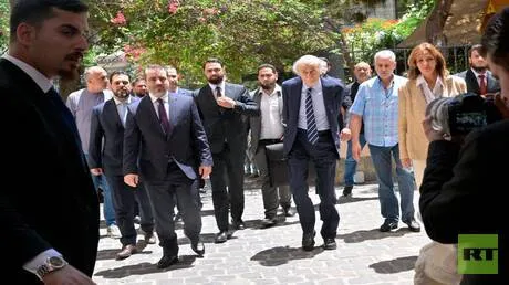 جنبلاط للشيباني: أفضل العلاقة المتوازنة مع سوريا على اتفاق "أسوأ من 17 مايو"