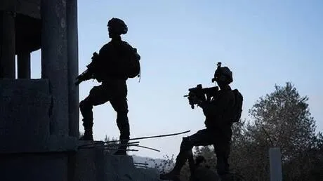 الجيش الإسرائيلي يلاحق مسلحا في جنوب لبنان أطلق النار على جنوده