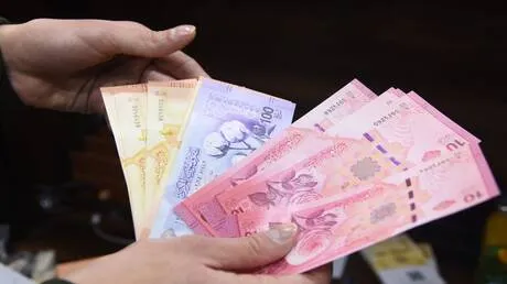 سوريا.. سماسرة العملة يراكمون الأرباح في الوقت المتبقي لاستبدالها