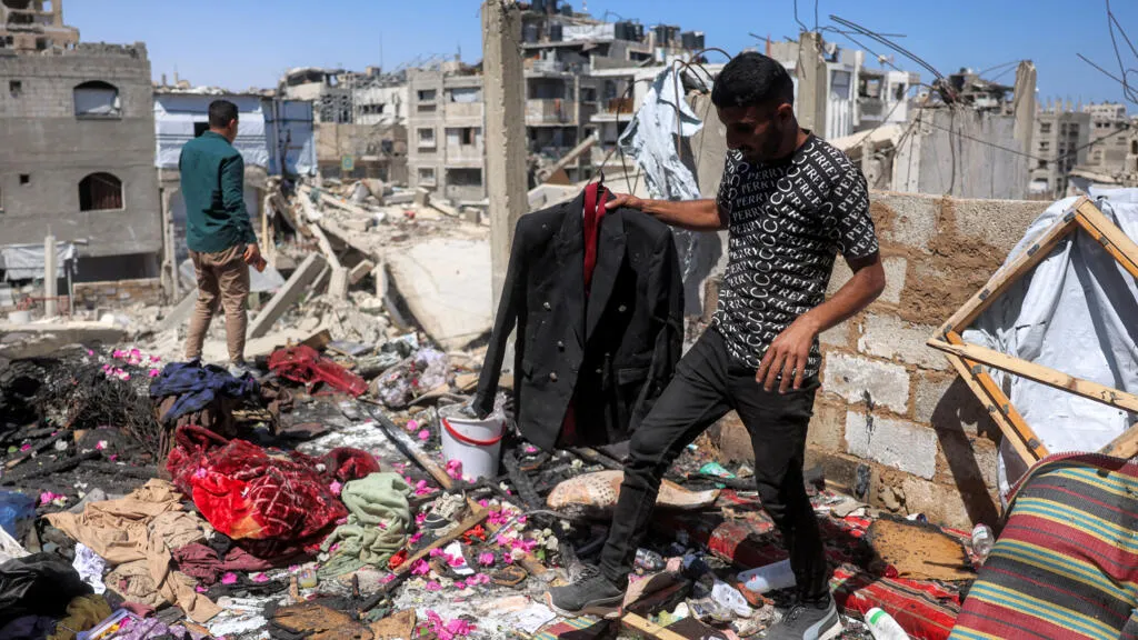 10 قتلى فلسطينيين في غارات إسرائيلية على غزة بينهم مدنيون وضابط شرطة بحرية