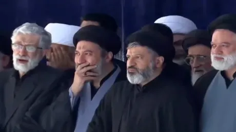 إعلام أمريكي يرصد ظهور أبناء المرشد الإيراني الراحل علي خامنئي في مراسم تشييعه (فيديو)