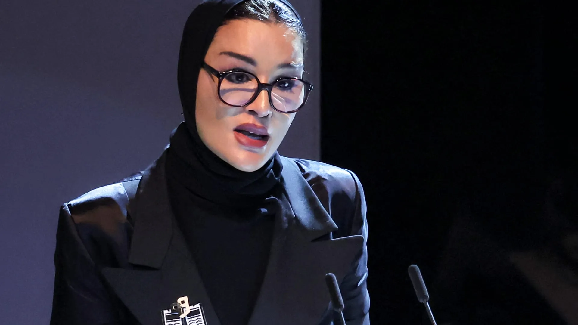 "بقلب كسير".. الشيخة موزا تنعى الأمير الوالد: "رائد دولة قطر الحديثة وصانع أمجادها"