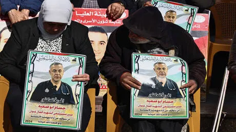هآرتس: حسام أبو صفية يتعرض للإغماء يوميا نتيجة تعرضة للتعذيب العنيف.. قد تكون هذه آخر زيارة قبل قتله