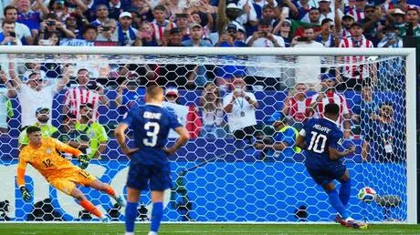 فرنسا تضرب موعدا مع المغرب في ربع نهائي مونديال 2026.. (فيديو)