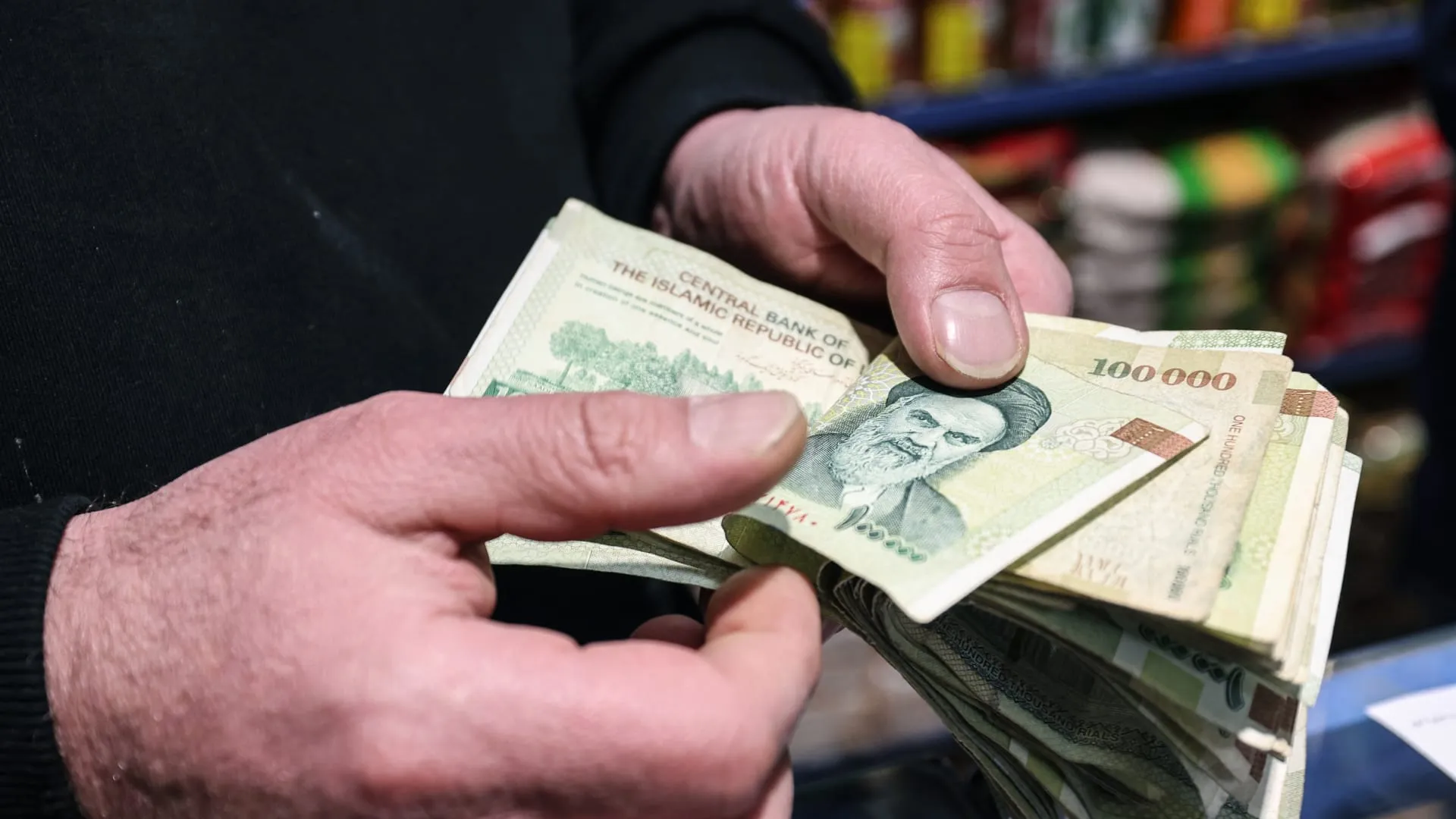 كيف يعتمد ترامب على "الألم الاقتصادي" لإخضاع إيران؟
