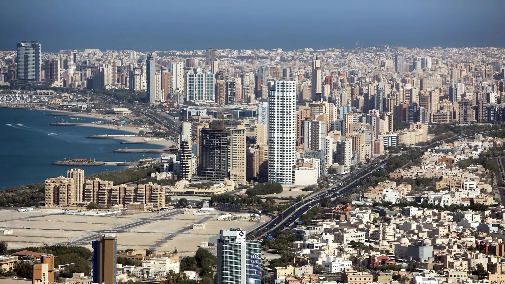 صباح الاثنين.. الجيش الكويتي يتصدى لهجمات جديدة معادية بالصواريخ والمسيرات