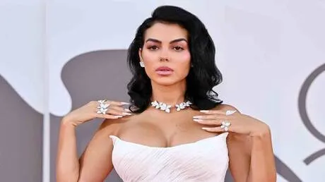 ما رأي رونالدو؟.. جورجينا رودريغيز ترد على منتقدي جسدها: "الحلاوة حلاوة الروح" (صور)