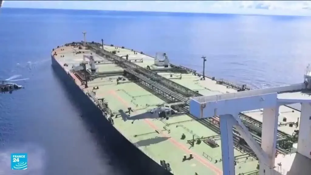 حصار مضيق هرمز يسبب أزمة عميقة لقطاع النفط الإيراني