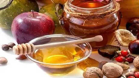 طبيبة تحدد حصصا صحية يومية من الفاكهة والعسل والمكسرات