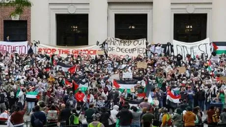 إدارة ترامب تقاضي هارفارد وتطالبها برد مليارات الدولارات