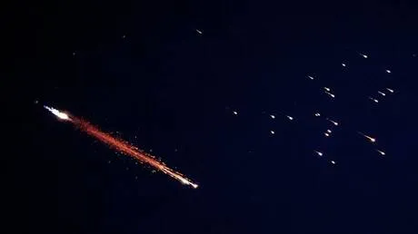 قناة إيرانية: إطلاق 6 صواريخ من الكويت باتجاه الجمهورية الإسلامية عبر الأجواء العراقية (فيديوهات)