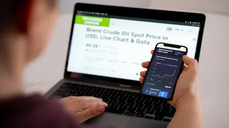 قفزة تاريخية في أسعار النفط.. برنت يتجاوز 120 دولارا لأول مرة منذ 2022