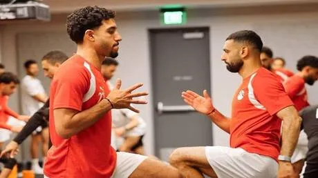 فيديو من داخل غرفة ملابس منتخب مصر يظهر عادة تمارس قبل كل مباراة