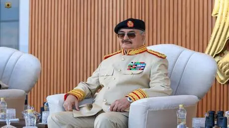 ليبيا.. حفتر يتمسك بدور الجيش في المشهد السياسي والمنفي والدبيبة يدعوان إلى مؤسسة عسكرية موحدة
