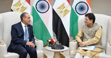 وزير الخارجية يلتقى وزير التجارة والصناعة الهندى على هامش اجتماع البريكس