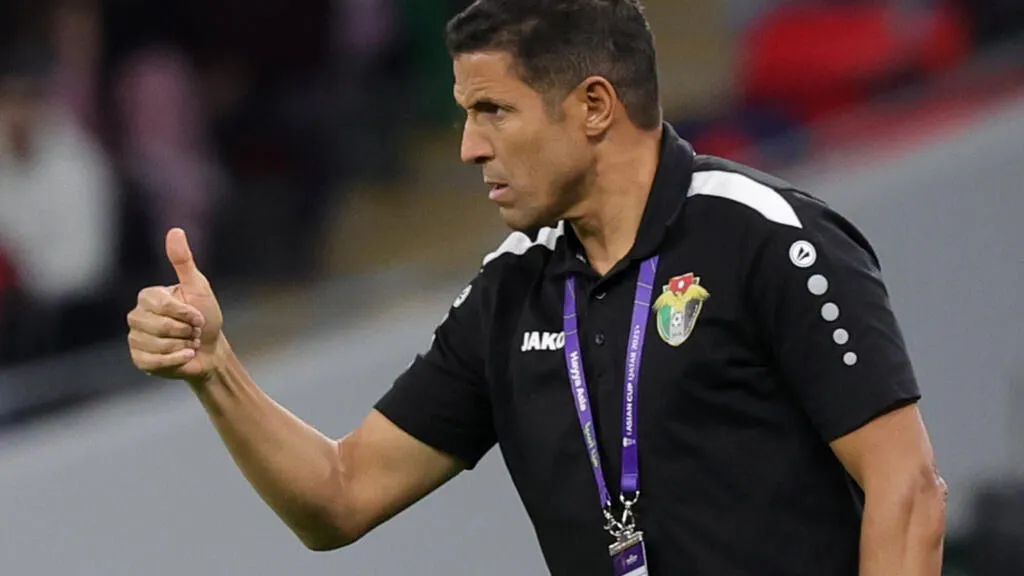 الأهلي المصري يتعاقد مع المدرب المغربي حسين عموتة لمدة موسمين