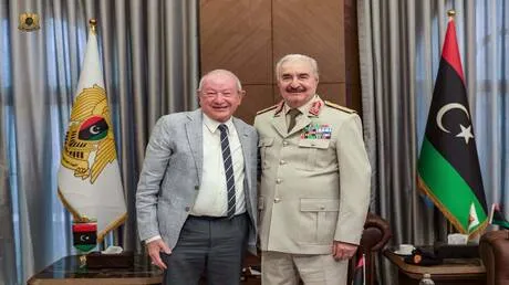 بعد أيام من زيارته سوريا.. ساويرس يحط رحاله في ليبيا