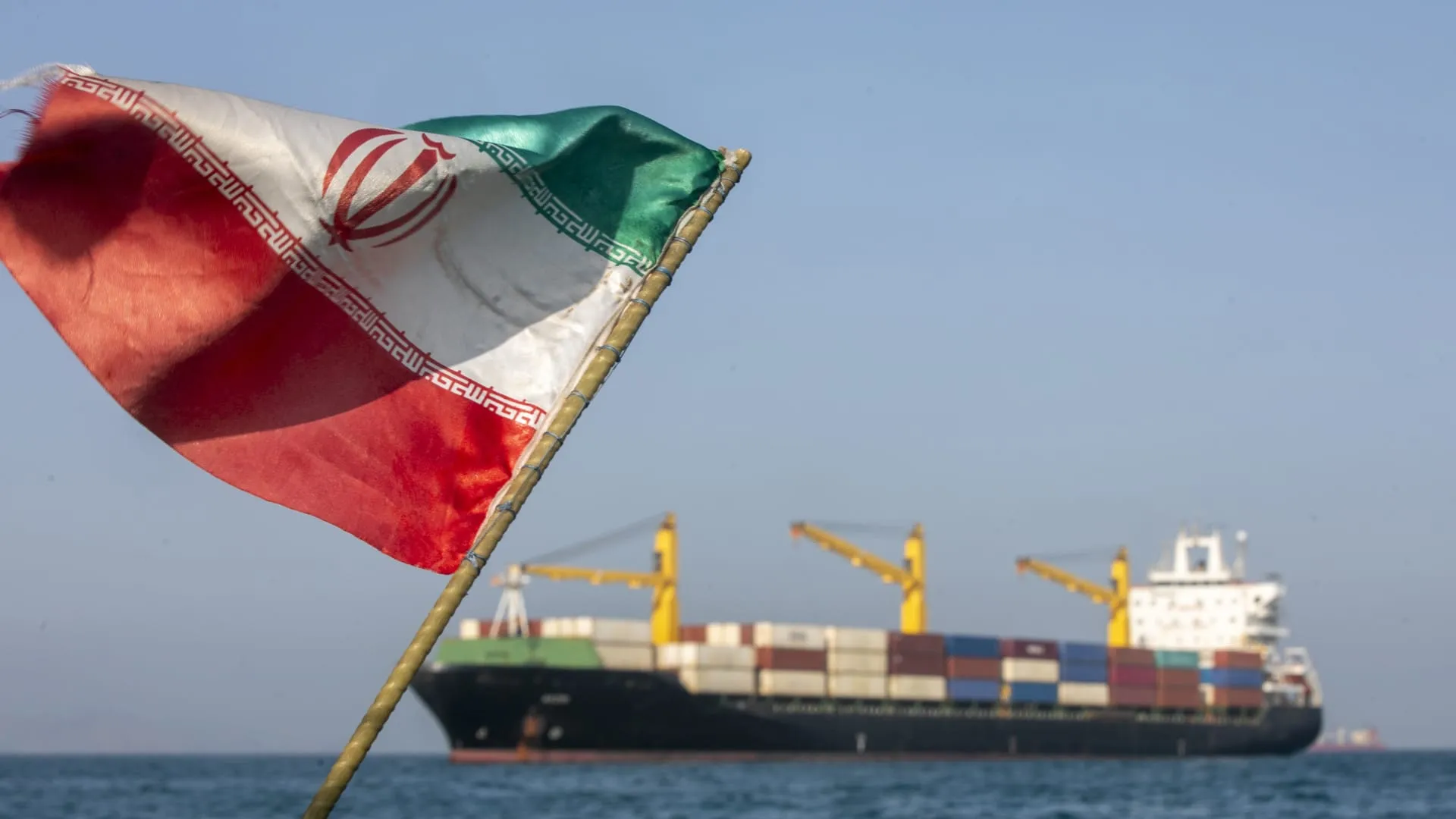 إيران تتحدث عن شرط جديد لإعادة فتح مضيق هرمز.. ما هو؟