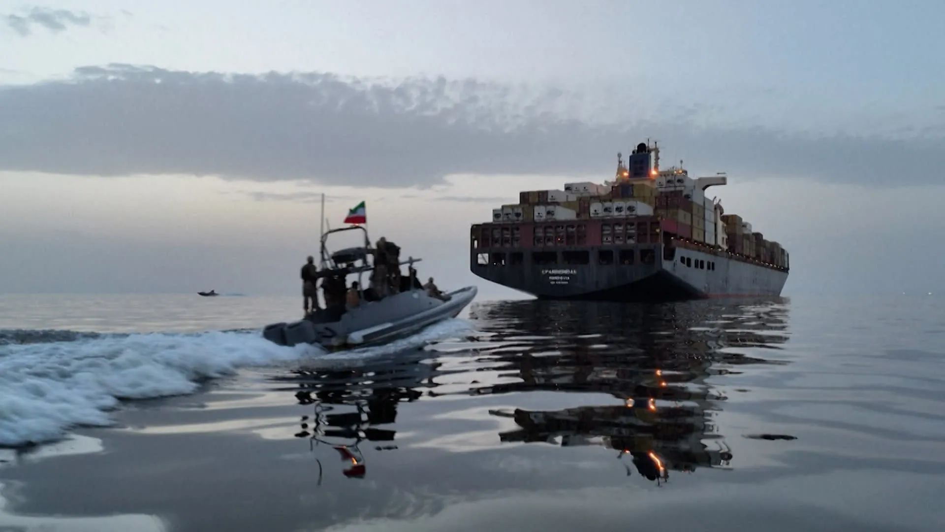 ترامب يرفض إرسال وفد لباكستان.. وإيران تربط المحادثات برفع الحصار