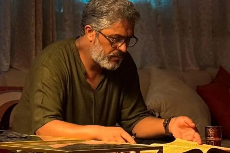 البنيوي يغامر في شريط تلفزيوني