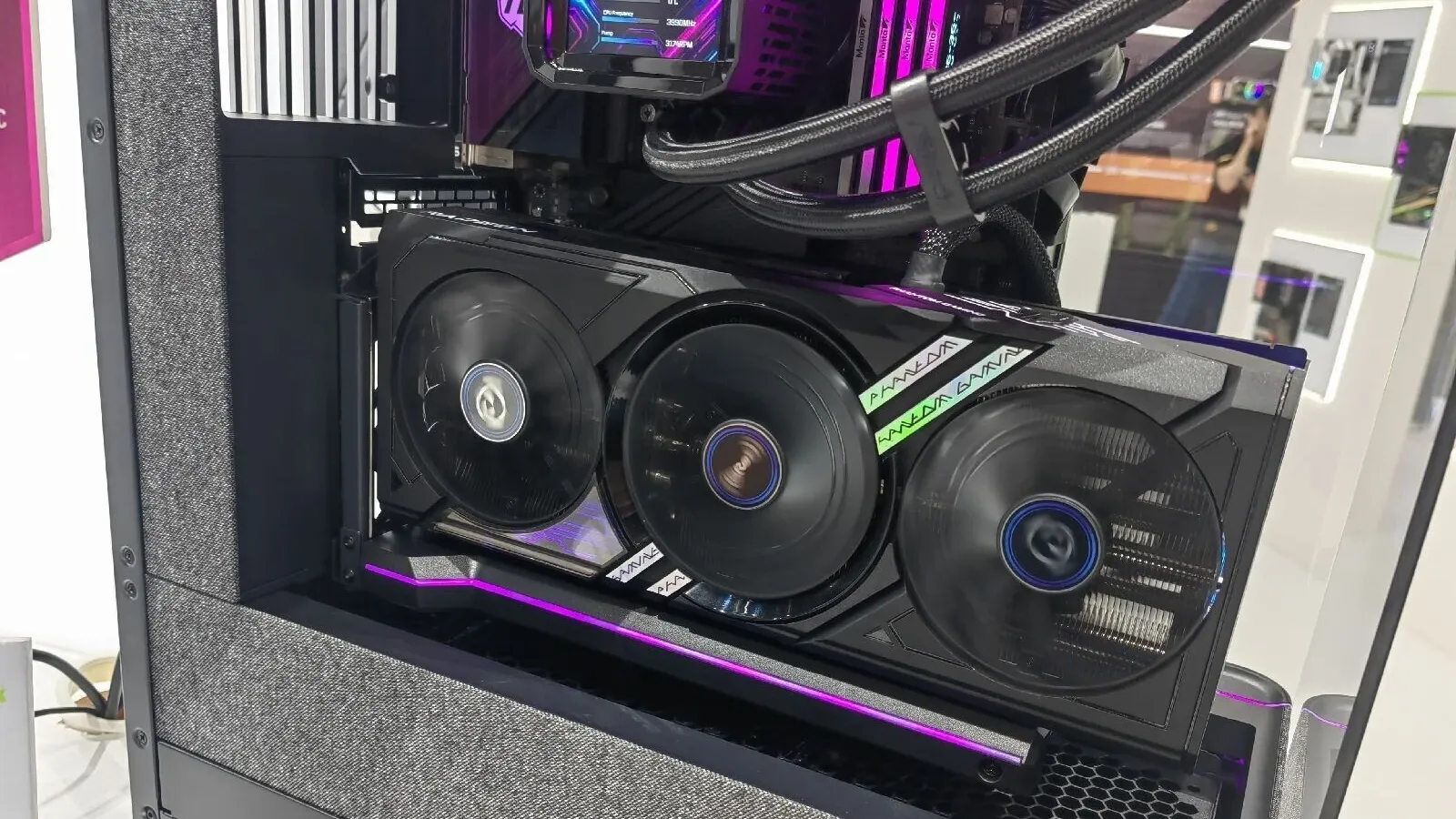 Computex26: تصميم جديد لبطاقة Phantom Gaming RX 9070 XT من ASRock