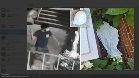 مجهول يحطم تمثالا للسيدة العذراء في كنيسة بنيويورك والشرطة تحقق باعتباره جريمة كراهية (فيديو)
