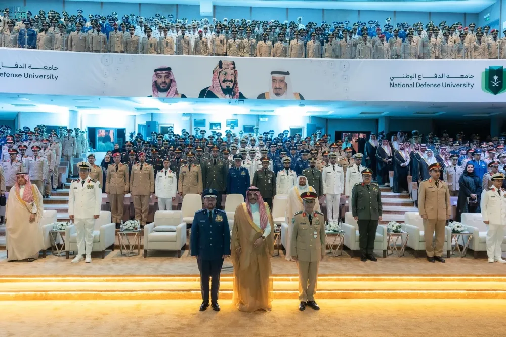 الرياض.. نائب وزير الدفاع يرعى حفل تخريج دارسي جامعة الدفاع الوطني