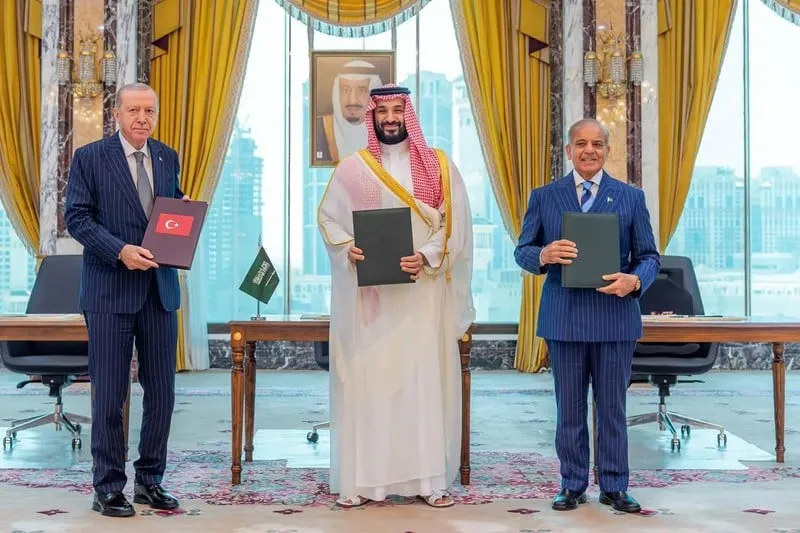 تحالف السعودية وتركيا وباكستان يعيد رسم موازين القوى بالشرق الأوسط