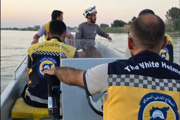 سوريا: مصرع طفلين وإنقاذ 15 شخصاً إثر غرق زورق بنهر الفرات
