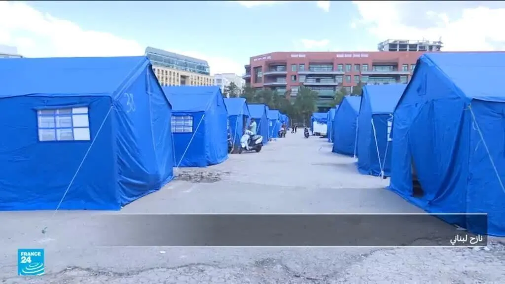 أعمال نقل وتنظيم واسعة لخيم النازحين في منطقة الواجهة البحرية ببيروت