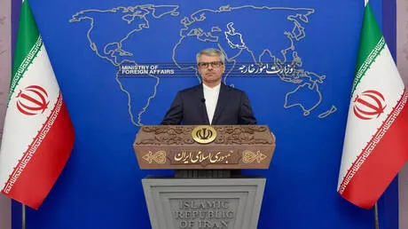 "انفجر إلى 180 ألف شظية".. طهران تتهم واشنطن باستخدام سلاح محرم دوليا ضد إيران