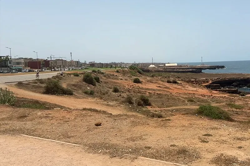 كورنيش سلا يغرق في الإهمال