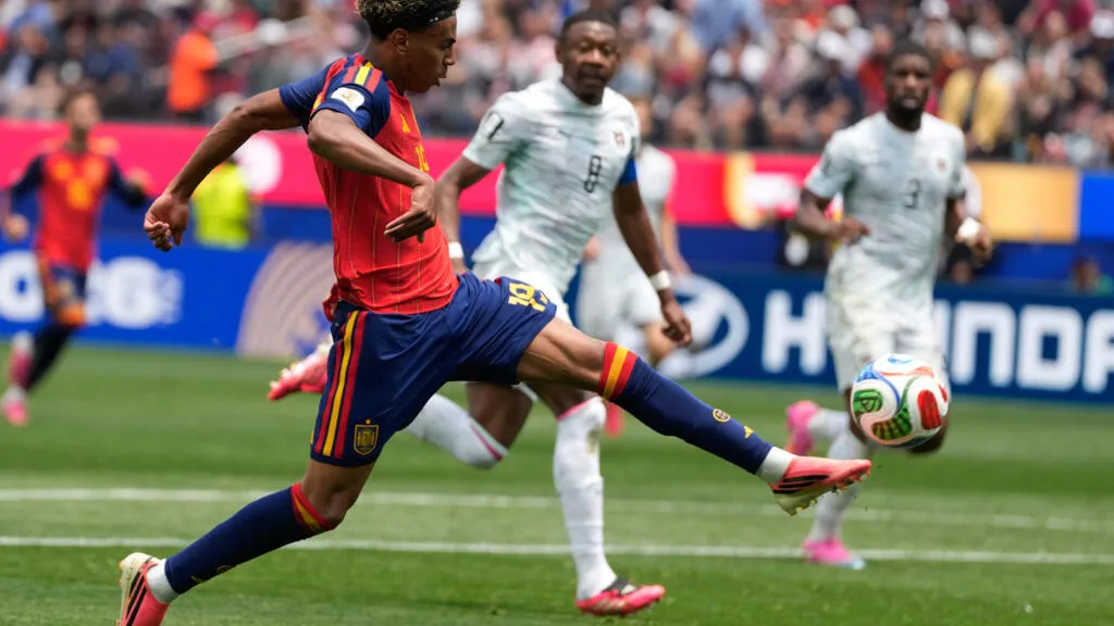 البرتغال ضد إسبانيا في كأس العالم: الكهل رونالدو أمام الفتى يامال... موعد المباراة والقنوات الناقلة