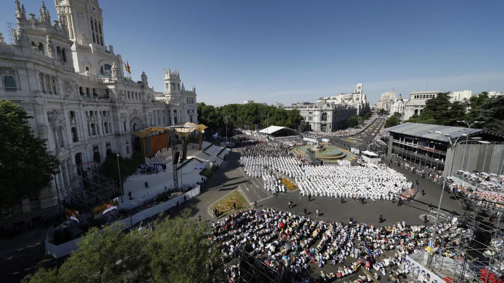 أكثر من 1,2 مليون شخص يحضرون قداس البابا في مدريد وسط دعوات لتجديد الإيمان الكاثوليكي
