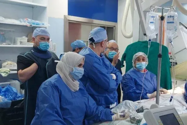 «أزمة الشاطبي» تشعل الجدل حول «تجاوزات» المستشفيات العامة في مصر