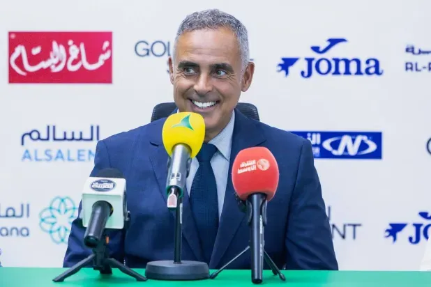 غوميز: دونيس اصطدم بواقع صعب في المنتخب السعودي