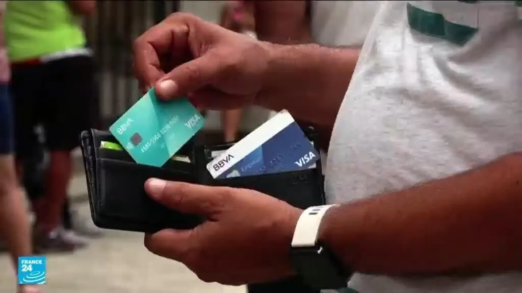 ضربة جديدة لكوبا: وقف استخدام بطاقات "فيزا وماستركارد" المصرفية في المعاملات المحلية
