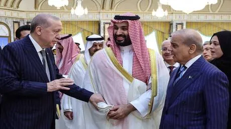 صمت إعلامي وسياسي.. تقرير عبري يزعم انهيار "اتفاق مكة للدفاع المشترك" عقب الهجمات على السعودية